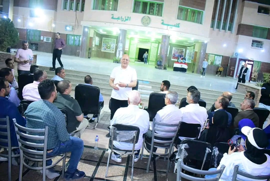 رئيس جامعة سوهاج يشارك طلاب زراعة في سهرة رمضانية مميزة- صور 1 1742240714067 رئيس رئيس جامعة سوهاج يشارك طلاب زراعة في سهرة رمضانية مميزة- صور موقع في الجامعة