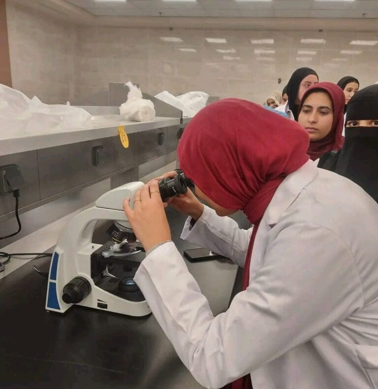 تجهيزات معملية متطورة ودراسة عملية مكثفة لطلاب القطاع الطبي بجامعة الإسماعيلية الجديدة الأهلية 24 31e5d735 df19 491d 98a9 3a6456a363e8 في الجامعة تجهيزات معملية متطورة ودراسة عملية مكثفة لطلاب القطاع الطبي بجامعة الإسماعيلية الجديدة الأهلية موقع في الجامعة