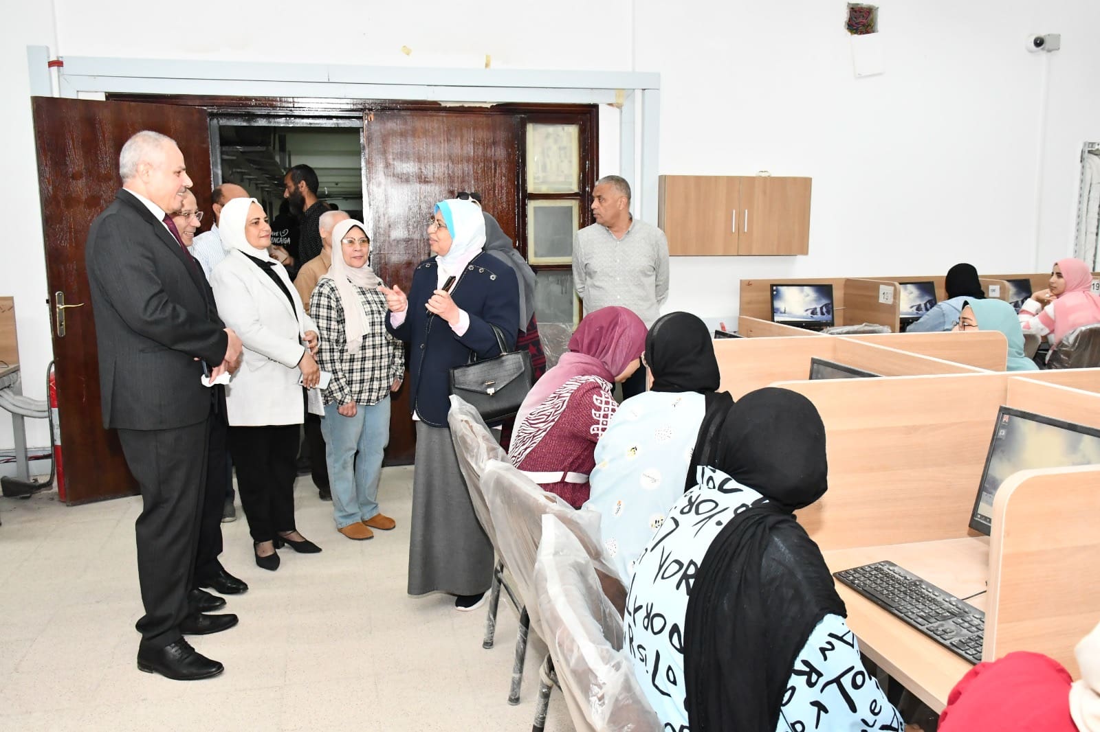 3f51d82e 0d9f 4803 9cc9 98477f174c94 امتحانات انطلاق امتحانات منتصف الفصل الدراسي الثاني بكلية الطب البيطري بجامعة قناة السويس إلكترونيًا لـ 1449 طالبًا في 11 مقررًا موقع في الجامعة
