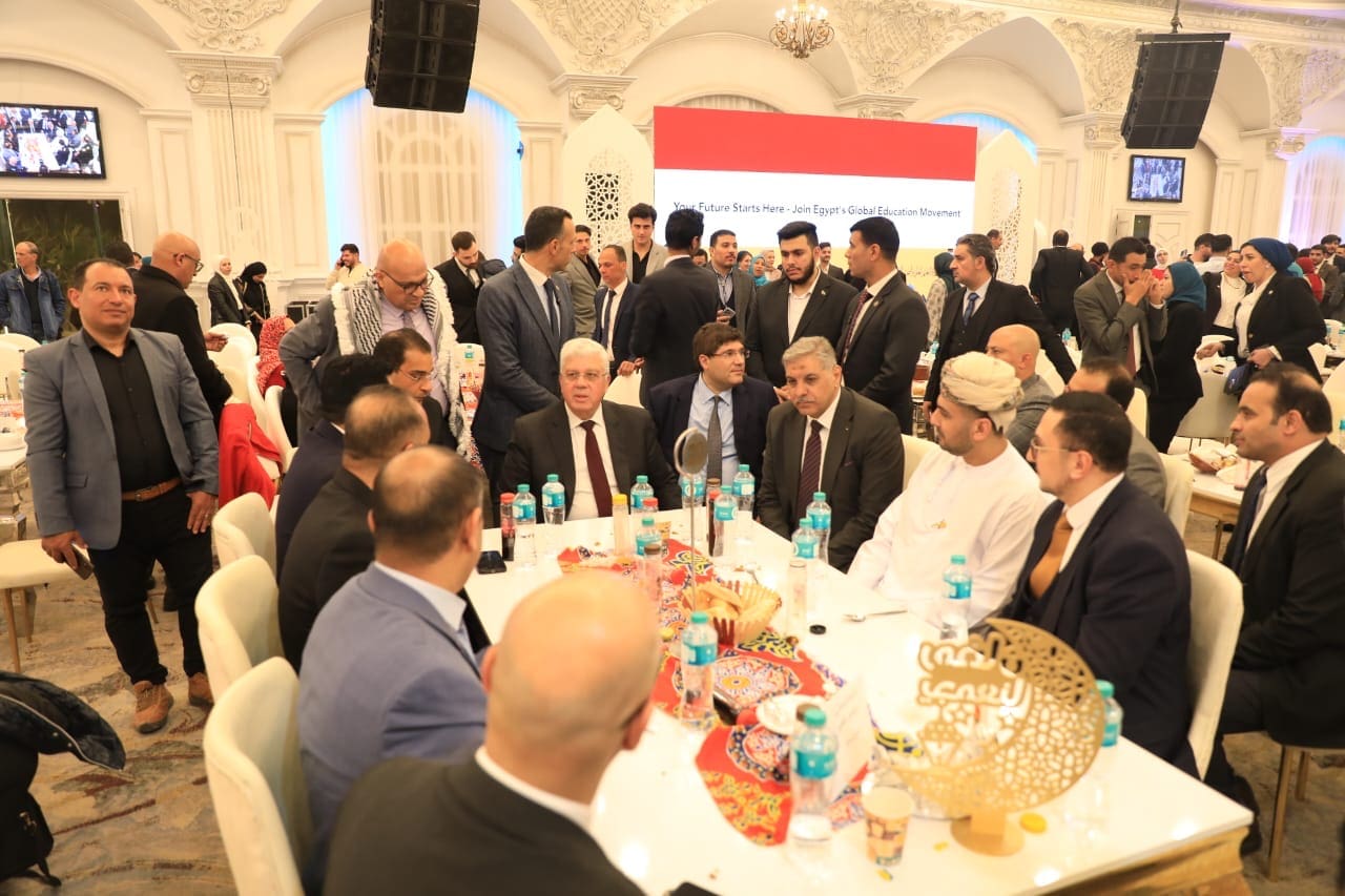 5da437a8 4055 4a78 973c a48436355122 القادة وزير التعليم العالي: تسهيل إجراءات التقديم للطلاب الوافدين والتسجيل عبر منصة "ادرس في مصر" موقع في الجامعة