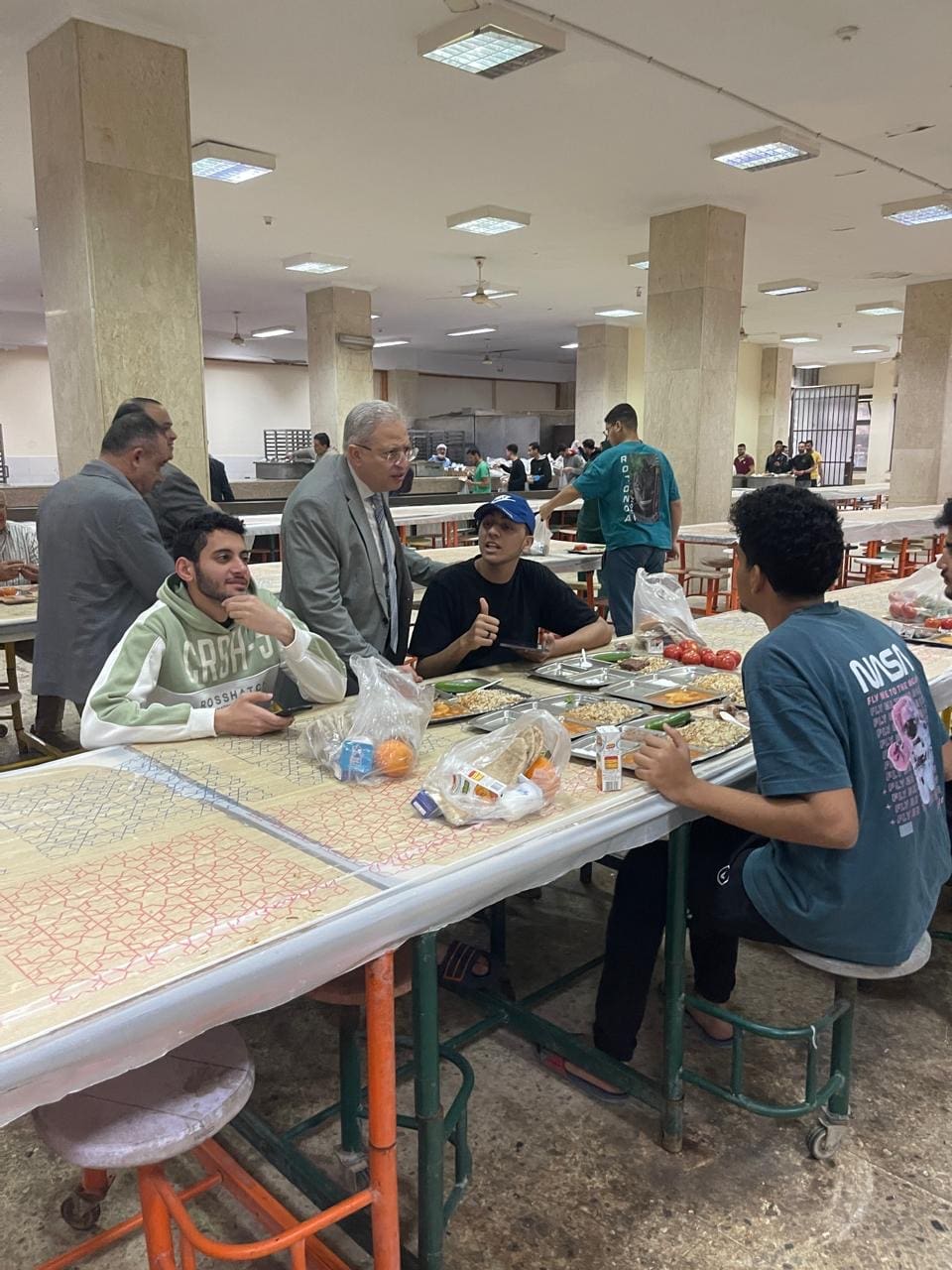 قيادات جامعة حلوان تشارك طلاب المدينة الجامعية الإفطار احتفاءً بشهر رمضان المبارك 1 5e01f4a4 5c3c 4e28 bf73 b6ccade5411d جامعة حلوان قيادات جامعة حلوان تشارك طلاب المدينة الجامعية الإفطار احتفاءً بشهر رمضان المبارك موقع في الجامعة