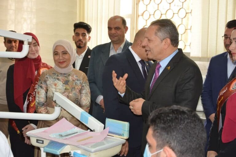 المتولي يدشن مبادرة "صحتك من صحة أسنانك" للكشف المجانى على الطلاب 7 669 المتولي يدشن مبادرة "صحتك من صحة أسنانك" للكشف المجانى على الطلاب موقع في الجامعة