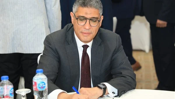محافظ الجيزة يعتمد ترقية 39 معلمًا وأخصائيًا في دفعة جديدة من الكفاءات التعليمية 1 875 الجيزة محافظ الجيزة يعتمد ترقية 39 معلمًا وأخصائيًا في دفعة جديدة من الكفاءات التعليمية موقع في الجامعة