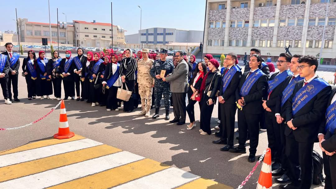 قيادة الدفاع الشعبي تنظم زيارة لطلاب جامعة الإسكندرية لقاعدة رأس التين البحرية 1 FB IMG 1741705412331 قيادة قيادة الدفاع الشعبي تنظم زيارة لطلاب جامعة الإسكندرية لقاعدة رأس التين البحرية موقع في الجامعة