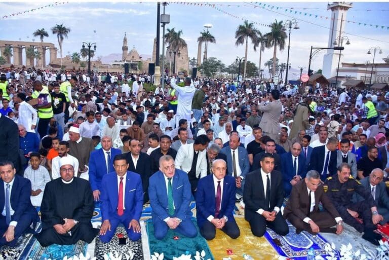 نيابة عن رئيس جامعة الأقصر.. عميد الألسن يؤدي صلاة عيد الفطر بساحة سيدي أبو الحجاج 27 FB IMG 1743415660786 جامعة نيابة عن رئيس جامعة الأقصر.. عميد الألسن يؤدي صلاة عيد الفطر بساحة سيدي أبو الحجاج موقع في الجامعة