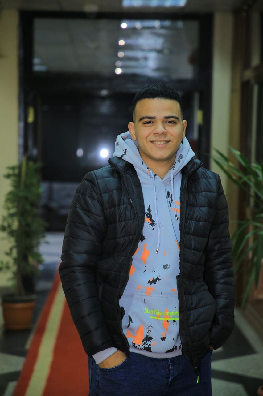 IMG 20250320 WA0020 جامعة القاهرة چوبا وشهد.. سفراء للنوايا الحسنة يمثلون جامعة القاهرة في ملتقى ذوي الهمم بالفيوم موقع في الجامعة