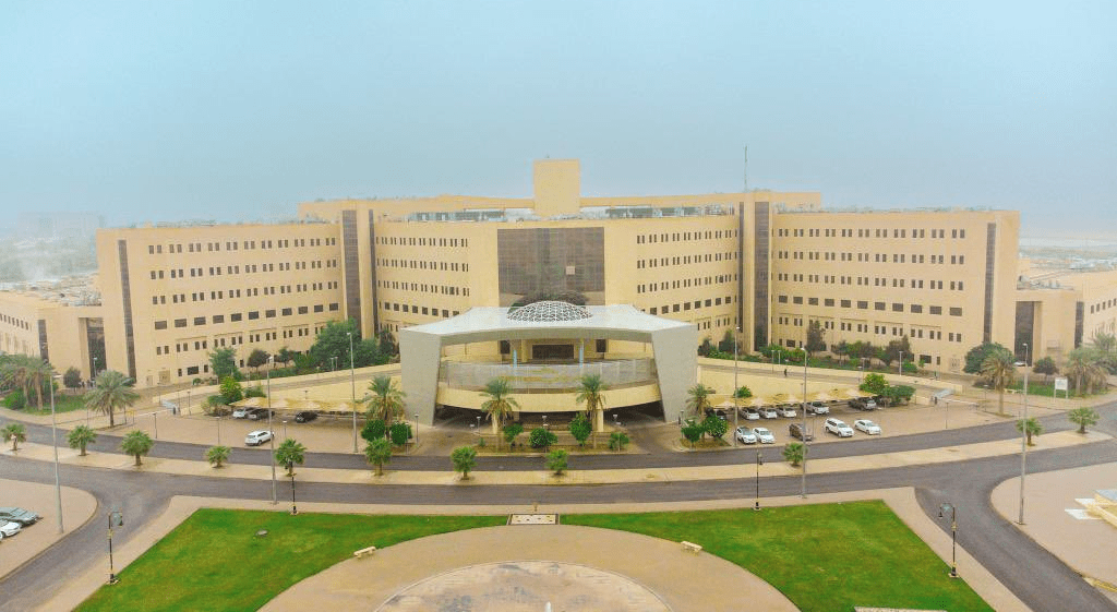 IMG 7315 رئيس جامعة حلوان جامعة القصيم بالسعودية تعلن عن حاجتها إلى أعضاء هيئة تدريس في 83 تخصصًا موقع في الجامعة