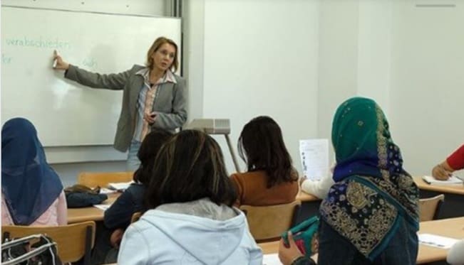 الجامعة الألمانية بالقاهرة تعلن حاجتها إلى وظائف جديدة لـ أعضاء هيئة تدريس.. إليك التفاصيل 11 Screenshot ٢٠٢٥٠٣٢٥ ١٣٠٩٥١ Samsung Internet قسم العلاقات العامة والإعلان الجامعة الألمانية بالقاهرة تعلن حاجتها إلى وظائف جديدة لـ أعضاء هيئة تدريس.. إليك التفاصيل موقع في الجامعة