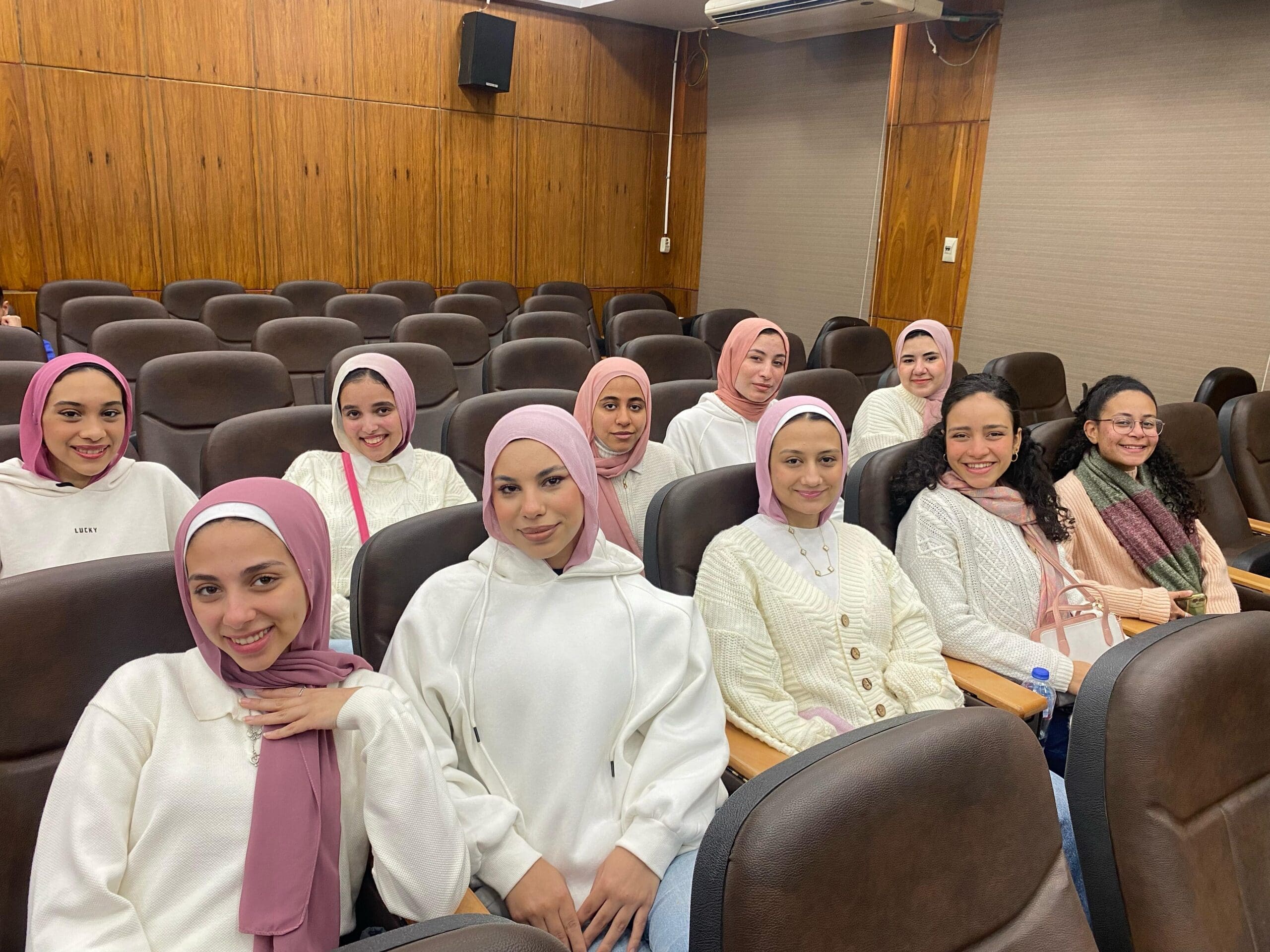 a156e4db 4530 4a14 9842 20453954308d scaled مشروع تخرج لطلاب إعلام القاهرة لتسليط الضوء على أهمية تمكين المرأة موقع في الجامعة