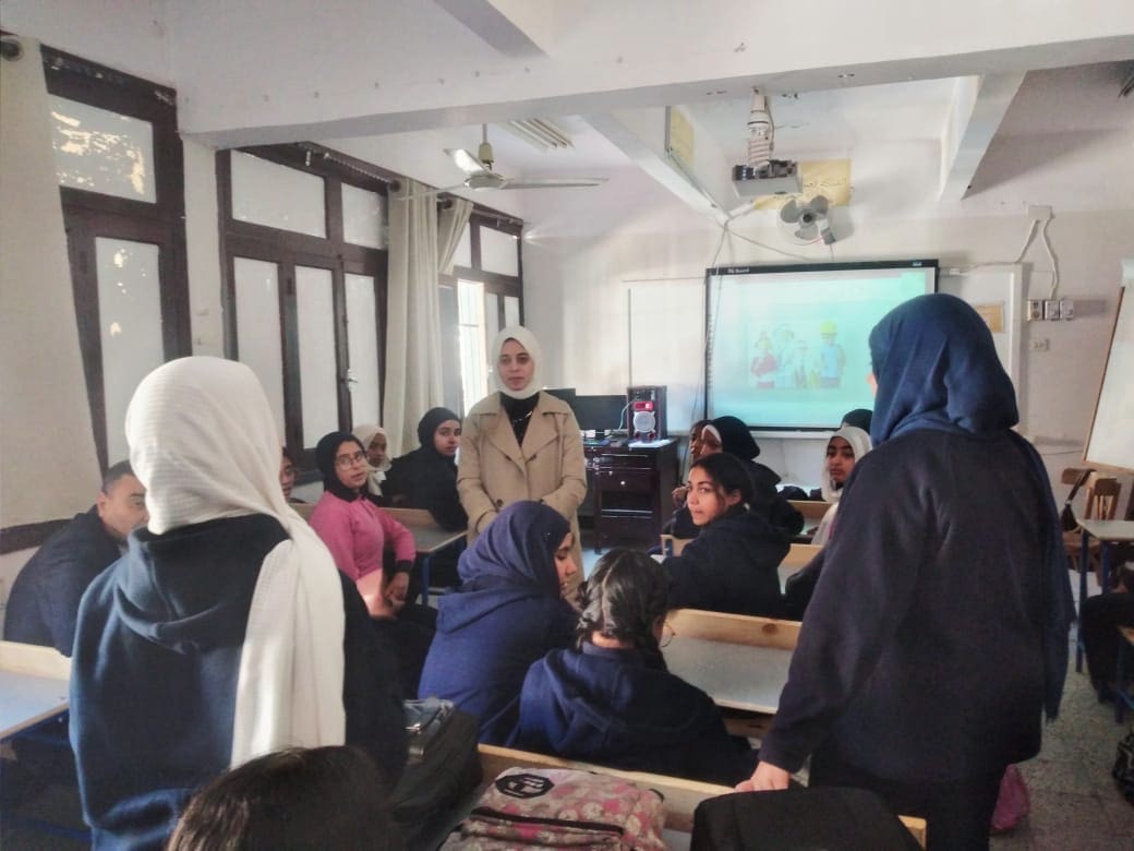 b91f75c3 a3d4 40aa b2de d7a54a277aab جامعة قناة السويس جامعة قناة السويس تعقد ندوة حول التعلم النشط والتفكير الإيجابي بمدرسة فاطمة الزهراء الإعدادية بنات موقع في الجامعة