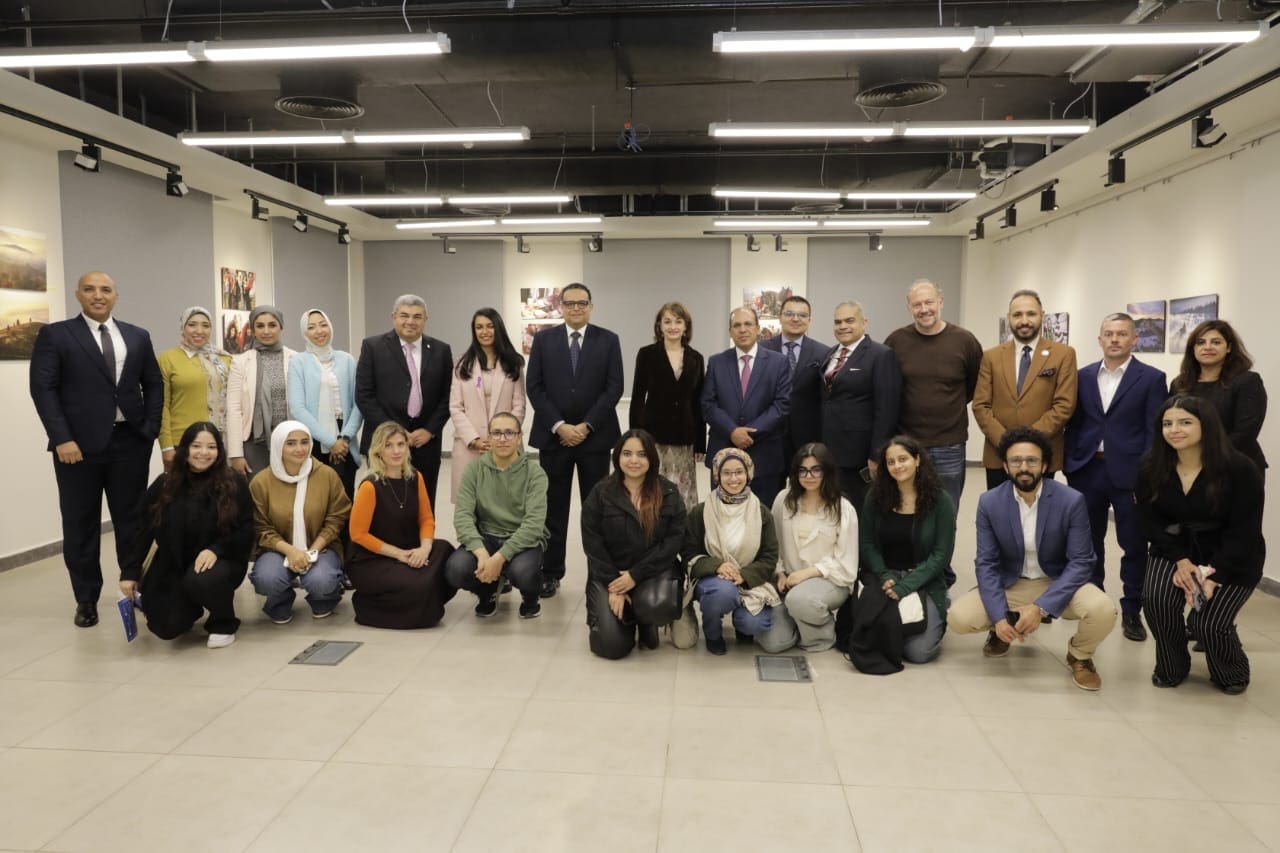 bd232da0 0a1b 4a65 bb5b a362993e0f17 جامعة قناة السويس الجامعة البريطانية تفتتح معرض "بوكوڤينا المقدسة والساحرة"بحضور السفيرة الرومانية موقع في الجامعة