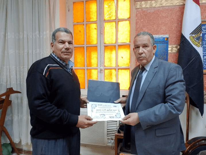 received 519331234574300 سن المعاش لبلوغه سن المعاش.. مدير تعليم أسيوط يكرم مدير إدارة التخطيط و المشروعات موقع في الجامعة