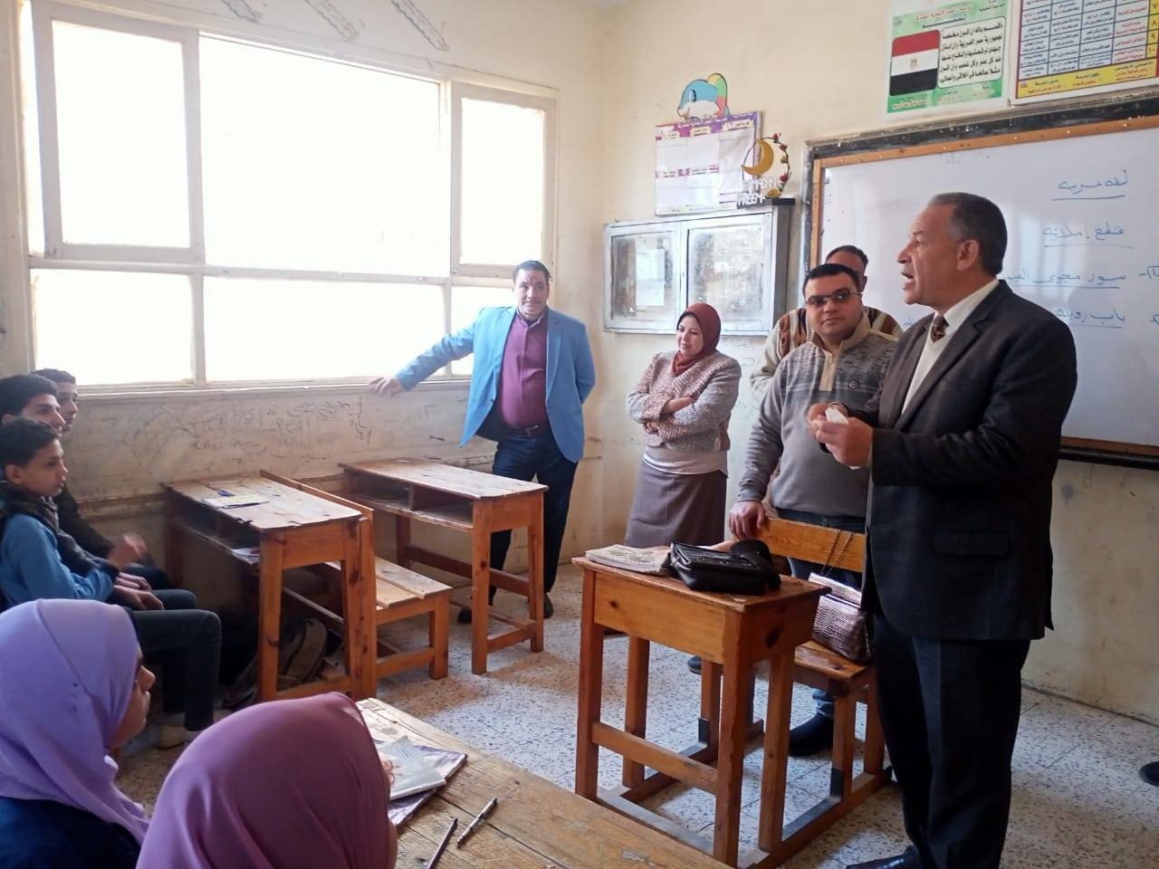 أسيوط المدارس استبعاد قيادة مدرسة بأسيوط وإحالته للتحقيق: إهمال في النظافة والصيانة موقع في الجامعة