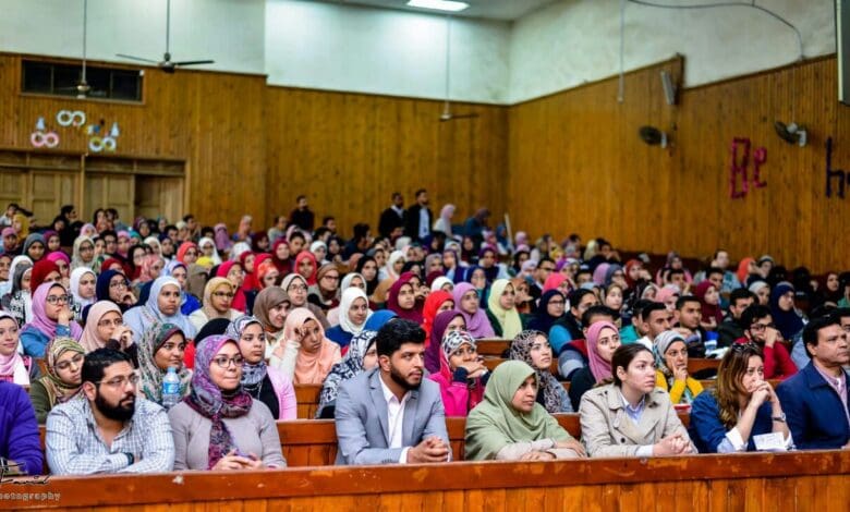 الطب والأسنان بـ8 آلاف دولار.. ننشر المصروفات الدراسية للطلاب الوافدين بالجامعات الحكومية 2024/2025 1 الطلاب الوافدين المصروفات الدراسية الطب والأسنان بـ8 آلاف دولار.. ننشر المصروفات الدراسية للطلاب الوافدين بالجامعات الحكومية 2024/2025 موقع في الجامعة