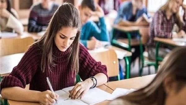 بعد اعتماده أمس.. "في الجامعة" يرصد شكاوي أولياء الأمور من جدول امتحانات الثانوية 1 شكاوي من الطلاب أمس بعد اعتماده أمس.. "في الجامعة" يرصد شكاوي أولياء الأمور من جدول امتحانات الثانوية موقع في الجامعة