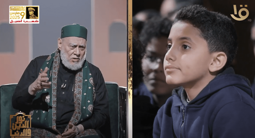 علي الأزهر طالب يسأل : هل المشاهد الغير لائقة في الأفلام حرام؟.. رد مفاجئ من علي جمعة - فيديو موقع في الجامعة