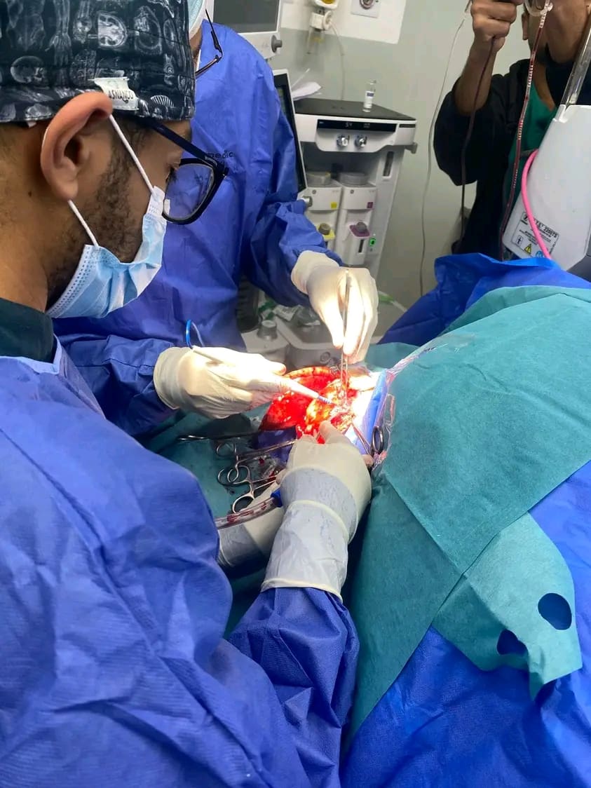 1743689728773 مستشفى مستشفى سوهاج الجامعي تنجح فى إنقاذ سيدة تعرضت لضربات بسلاح أبيض "ساطور" موقع في الجامعة