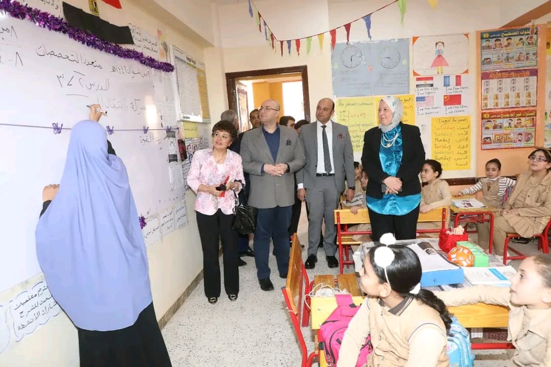 1744112587096 وزير محافظ بني سويف يتابع انتظام العملية التعليمية.. ويشهد مناظرة طلابية حول "السوشيال ميديا"  موقع في الجامعة