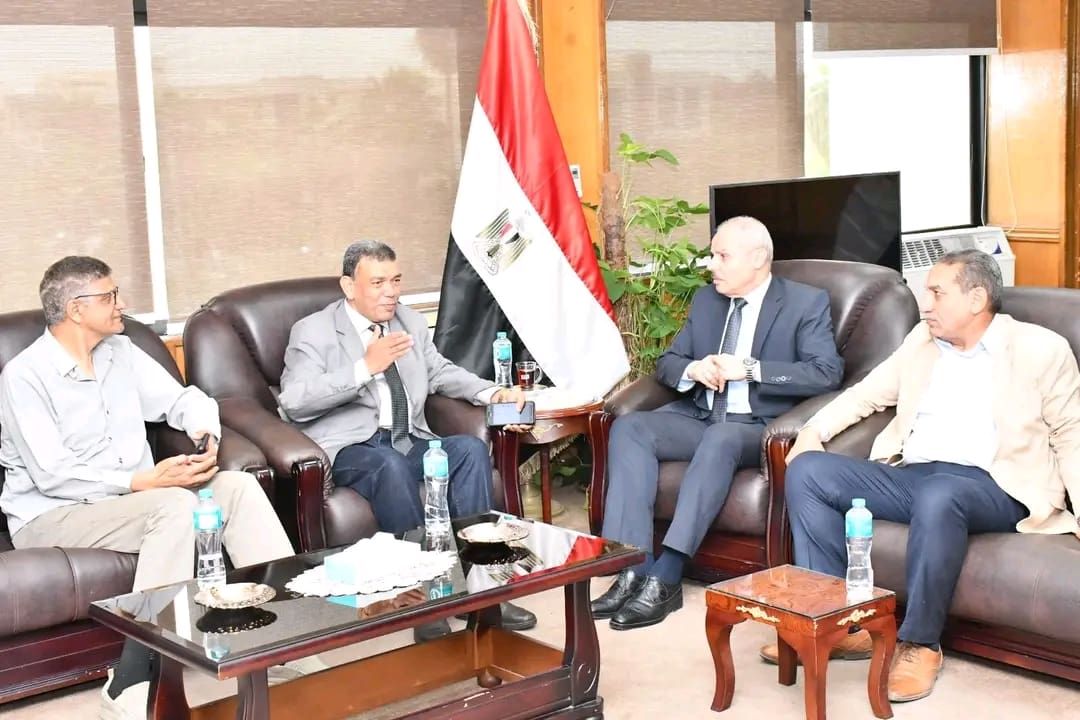 1744120555651 جامعة قناة السويس رئيس جامعة قناة السويس وقيادات المديرية المالية يناقشان تجهيز الوحدة الحسابية الجديدة موقع في الجامعة