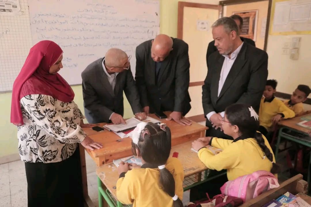 1744121395382 جائزة وكيل تعليم الوادي يستأنف جولاته الميدانية بالمدارس.. ويجري حوارا مع التلاميذ للاطمئنان عليهم موقع في الجامعة