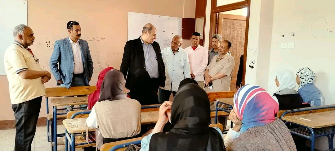 1744535730725 مدرسة خلال جولة بمدرسة أبو بكر الصديق الإعدادية.. وكيل تعليم قنا يقدم شرحًا مبسطًا للبكالوريا موقع في الجامعة