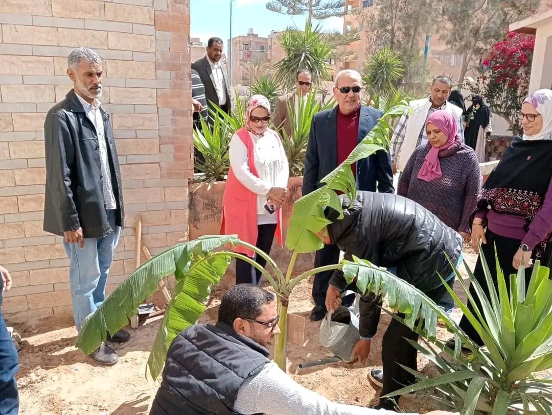 مدير تعليم مطروح تتابع فعاليات مبادرة "أزرع شجرة" بمدرسة مصطفي هيبة.. وتشكر العاملين عليها 1 1744622048542 تعليم مدير تعليم مطروح تتابع فعاليات مبادرة "أزرع شجرة" بمدرسة مصطفي هيبة.. وتشكر العاملين عليها موقع في الجامعة