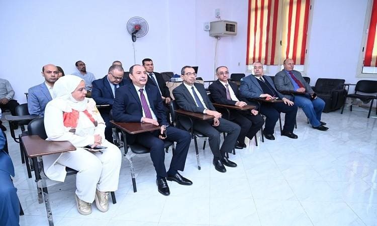 انطلاق مشروعات تعليمية جديدة في كلية الآداب بجامعة الفيوم بافتتاح رسمي من رئيس الجامعة 4 جامعة الفيوم