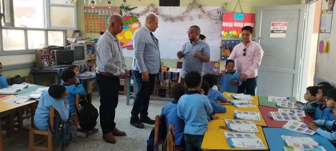 خلال جولة مفاجئة.. وكيل تعليم قنا يوجه بالاهتمام بالطلاب الضعاف 1 1745761529879 تعليم قنا خلال جولة مفاجئة.. وكيل تعليم قنا يوجه بالاهتمام بالطلاب الضعاف موقع في الجامعة