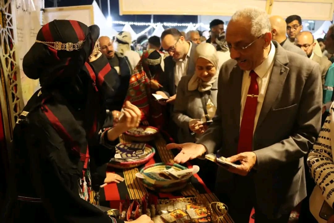 1745931423003 جامعة الإسكندرية جامعة الإسكندرية تفتتح فعاليات المعرض التراثى ليوم الجاليت الثقافي بمشاركة طلاب من 19 جنسية موقع في الجامعة