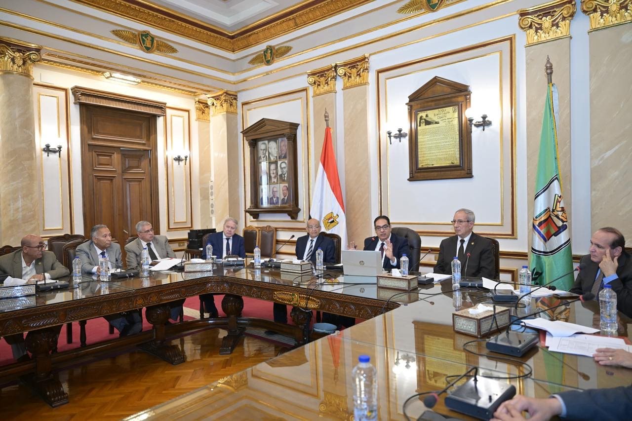 اجتماع لجنة الإسكان لمتابعة تنفيذ المشروع السكني لأعضاء هيئة التدريس والعاملين بجامعة القاهرة 1 4c7038da b590 4bcc b110 2d313ed39821 الإسكان اجتماع لجنة الإسكان لمتابعة تنفيذ المشروع السكني لأعضاء هيئة التدريس والعاملين بجامعة القاهرة موقع في الجامعة