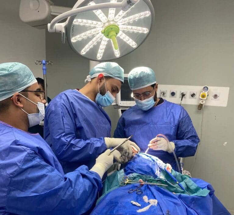 شاهد.. مستشفى سوهاج الجامعي تجري عملية معقدة لسيدة مصابة بضربة بـ"الفأس" 23 FB IMG 1743937991569 جنوب شاهد.. مستشفى سوهاج الجامعي تجري عملية معقدة لسيدة مصابة بضربة بـ"الفأس" موقع في الجامعة