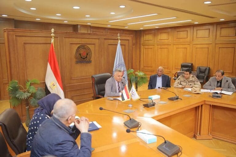 رئيس جامعة السويس يترأس اجتماع مجلس إدارة المستشفى الجامعي 22 FB IMG 1743955515414 جنوب رئيس جامعة السويس يترأس اجتماع مجلس إدارة المستشفى الجامعي موقع في الجامعة