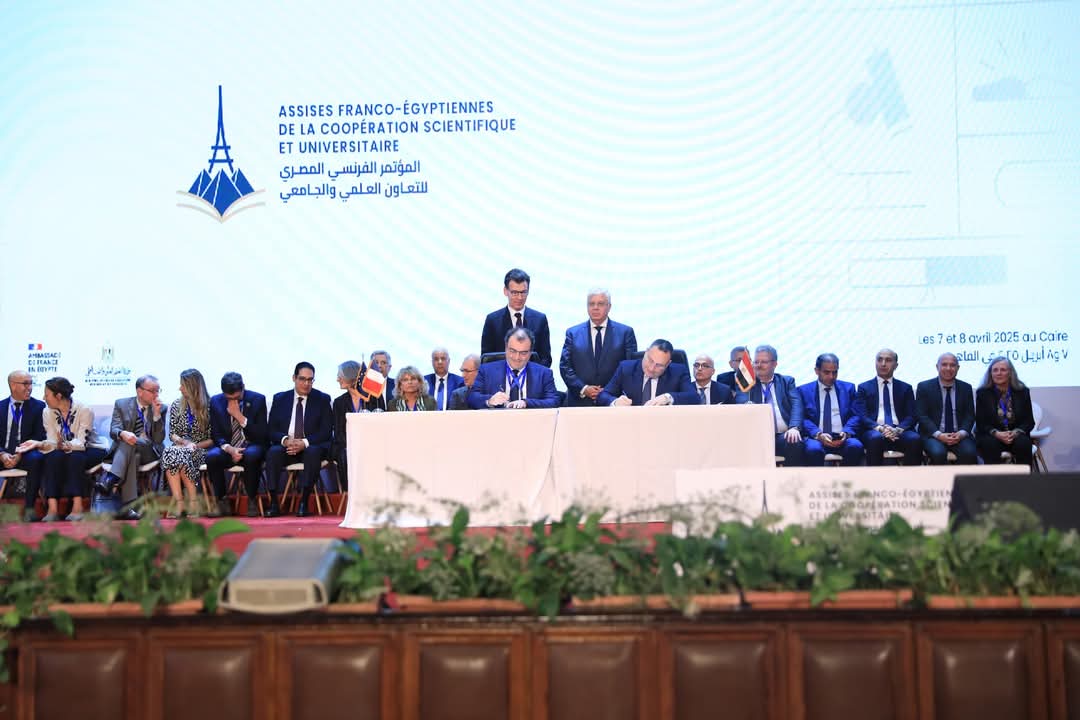 FB IMG 1744128456332 جامعة القاهرة بحضور قيادات التعليم العالى.. رئيس جامعة الإسكندرية يوقع خمس بروتوكولات تعاون مع جامعات فرنسية موقع في الجامعة