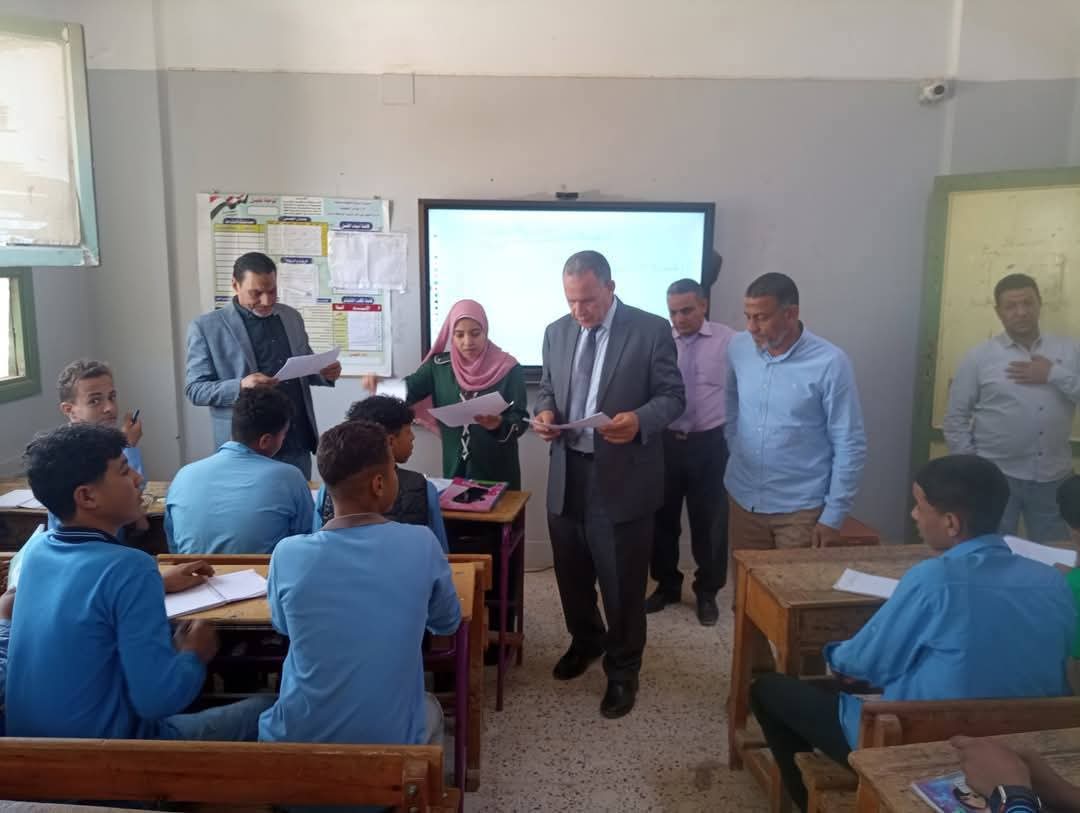 FB IMG 1744616096615 القاصد وكيل تعليم أسيوط يشدد على متابعة التقيمات ورصد الدرجات الفعلية موقع في الجامعة