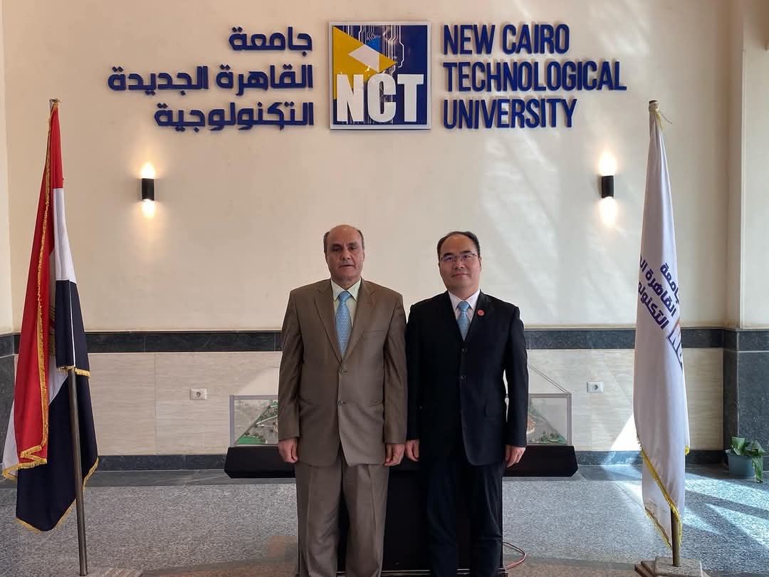 FB IMG 1745342256728 جامعة القاهرة بروتوكول تعاون بين جامعة القاهرة الجديدة التكنولوجية وجامعة شنجن التقنية الصينية لتعزيز التعاون الأكاديمي والبحثي موقع في الجامعة
