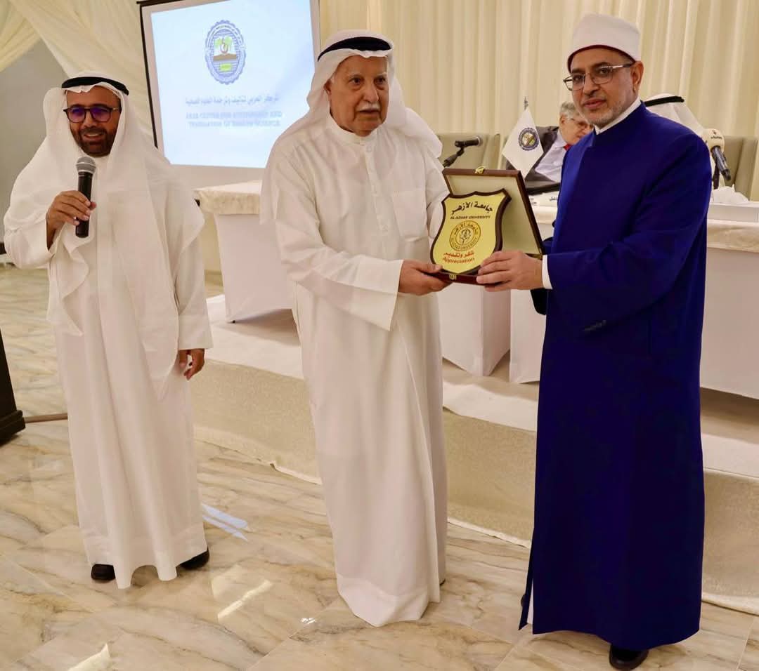 FB IMG 1745343057349 تعليم رئيس جامعة الأزهر يشارك في ندوة دولية بعنوان: «اللغة العربية ومشروع عربي حضاري نهضوي» في الكويت موقع في الجامعة