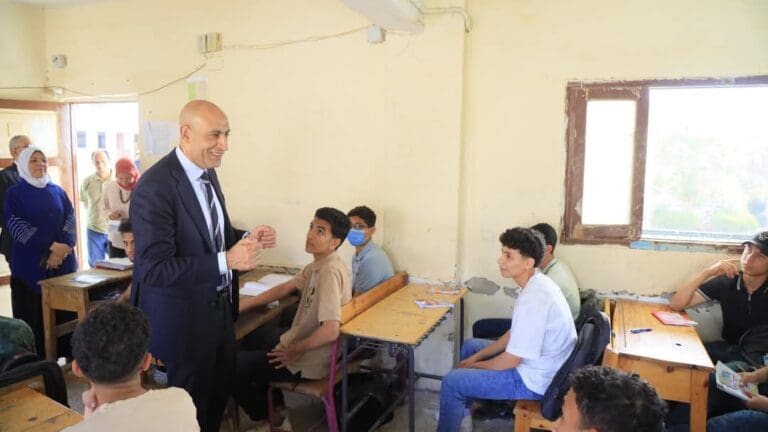 لغة العصر .. نصيحة خاصة من وزير التعليم لطلاب مدرسة " صلاح الدين" بالشرقية بالاهتمام بهذا المجال 2 FB IMG 1745399206675 جامعة القاهرة لغة العصر .. نصيحة خاصة من وزير التعليم لطلاب مدرسة " صلاح الدين" بالشرقية بالاهتمام بهذا المجال موقع في الجامعة