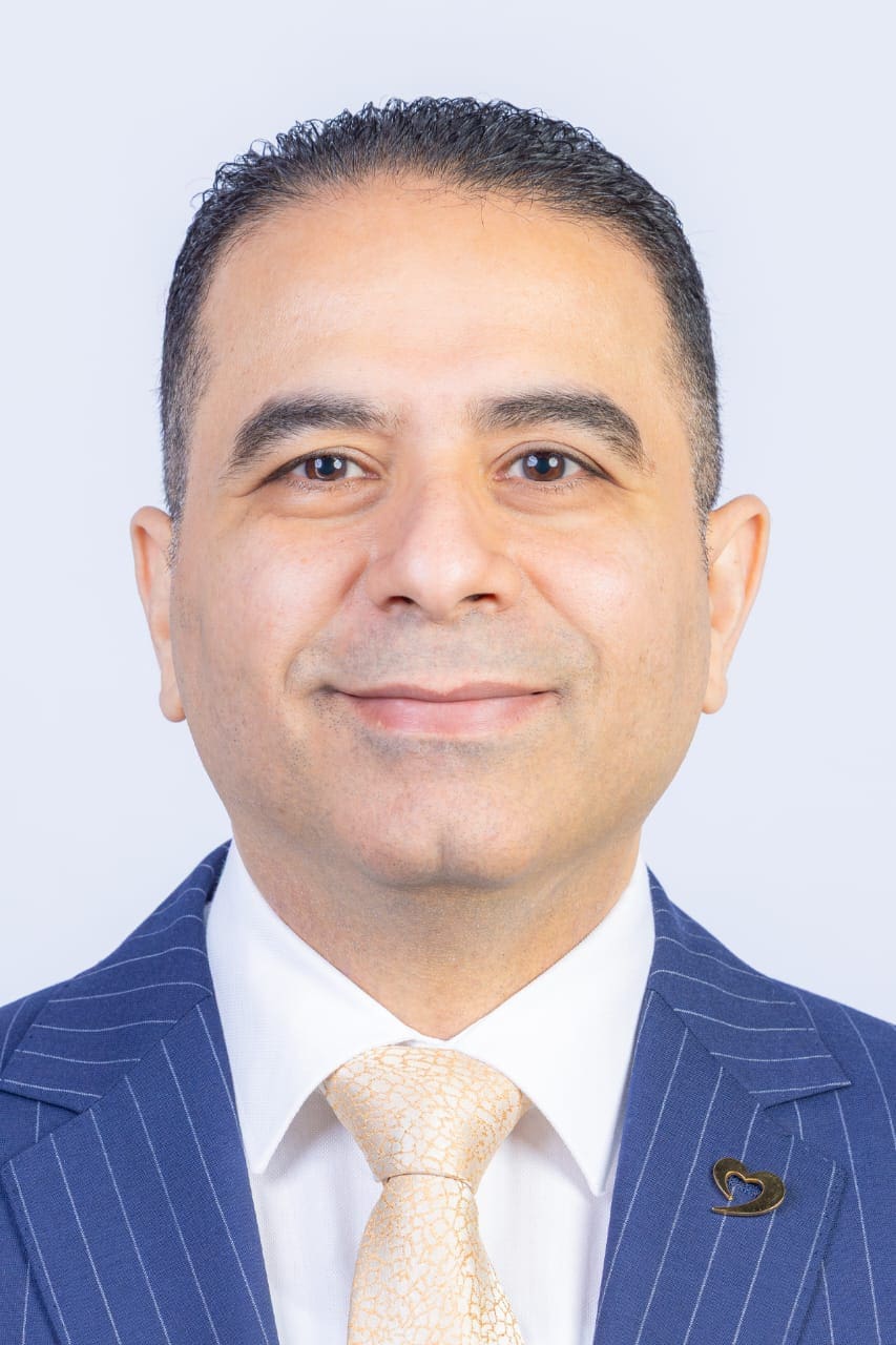 الدكتور أحمد عيسى: من الإسكندرية إلى القمة.. قصة قائد طبي مُلهِم برؤية استثنائية 1 الدكتور أحمد عيسى