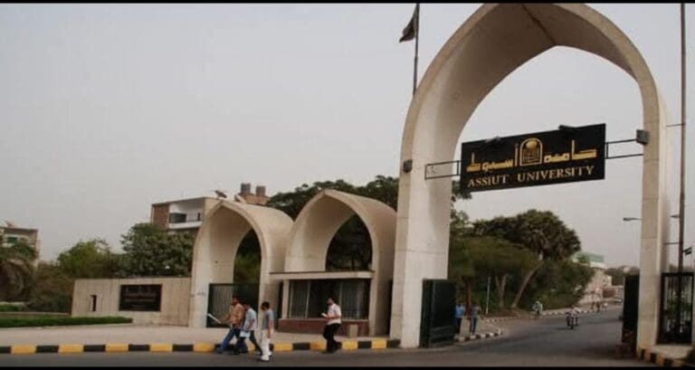 جامعة أسيوط تعلن موعد انطلاق برنامج "اختراق سوق العمل" لتوفير فرص توظيف في رحاب الجامعة 3 IMG 20250403 WA00224 المنوفية جامعة أسيوط تعلن موعد انطلاق برنامج "اختراق سوق العمل" لتوفير فرص توظيف في رحاب الجامعة موقع في الجامعة