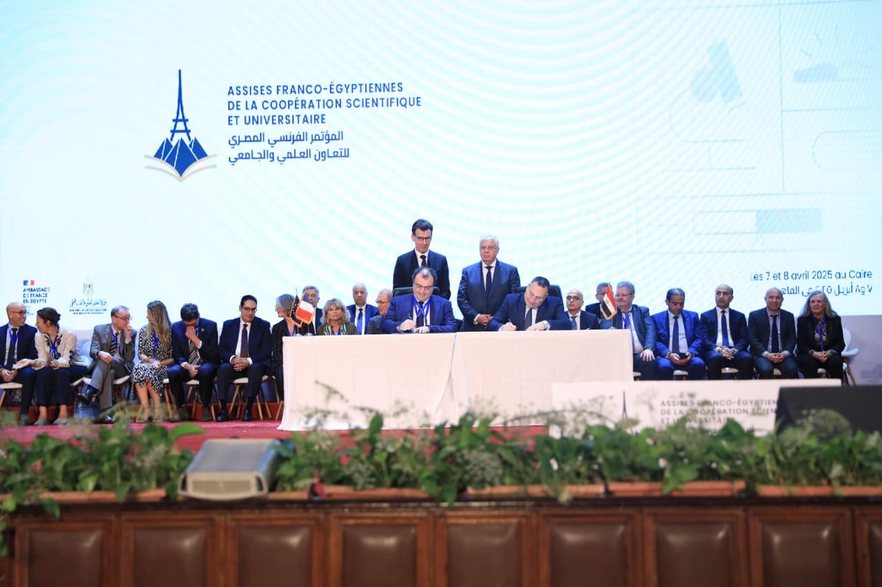 IMG 20250408 WA0257 رئيس رئيس جامعة الإسكندرية يوقع خمس بروتوكولات تعاون مع جامعات فرنسية.. تفاصيل  موقع في الجامعة