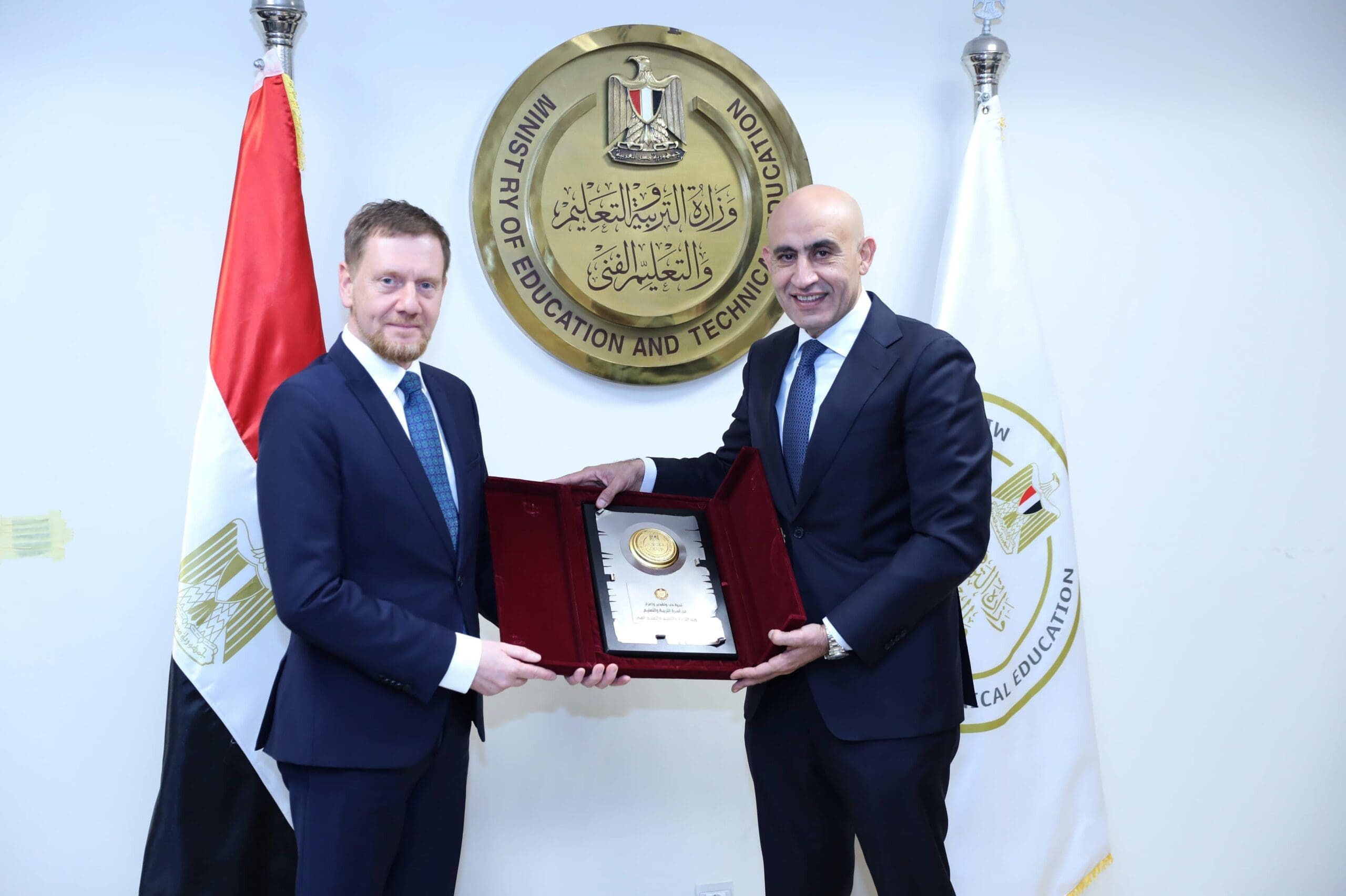 IMG 20250409 WA0022 scaled نائب عبداللطيف: مهتمون بالتعاون مع ولاية ساكسونيا الألمانية لتطوير مدارس التكنولوجيا التطبيقية موقع في الجامعة