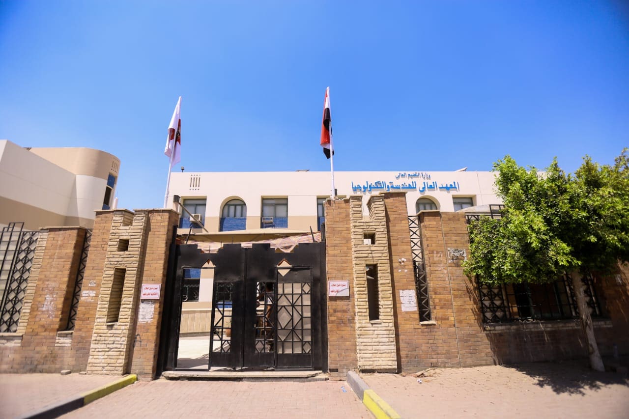IMG 20250409 WA0050 طلاب المعهد العالي للهندسة والتكنولوجيا بالتجمع الخامس ينظم "يوم الهندسة المعمارية" للاحتفاء بإبداعات الطلاب موقع في الجامعة