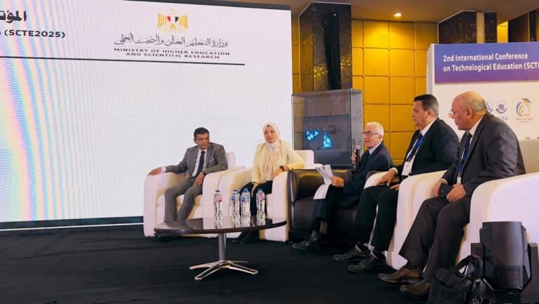 خبراء وأكاديميون: التكامل بين التعليم والقطاع الخاص ضرورة حتمية 19 IMG 20250410 WA0044 طالب خبراء وأكاديميون: التكامل بين التعليم والقطاع الخاص ضرورة حتمية موقع في الجامعة