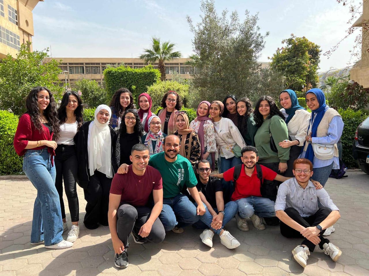 IMG 20250411 WA0041 جامعة القاهرة "لسه حكايتهم".. مشروع تخرج طلاب إعلام جامعة القاهرة يهدف لمساعدة الآباء والأمهات بعد الانفصال لحماية الأطفال من آثاره النفسية موقع في الجامعة