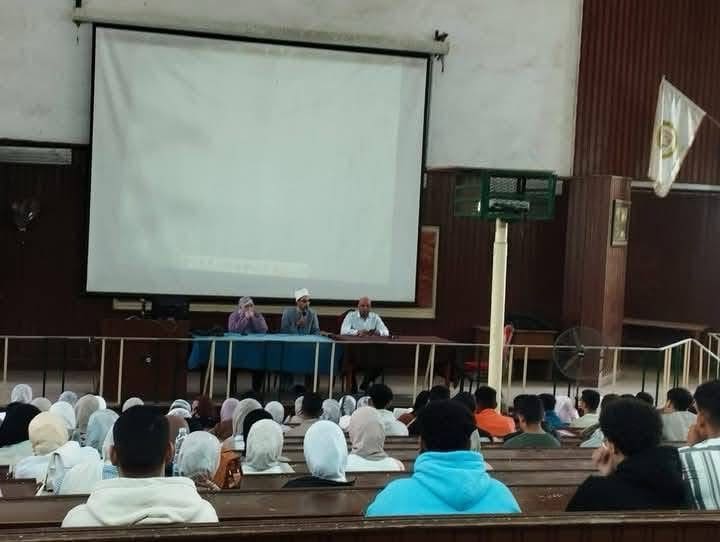 بخطاب معتدل ورؤية عميقة.. جامعة الزقازيق تنظم ندوة دينية حول أخلاق المسلم وأثرها في بناء المجتمع 4 IMG 20250412 WA0023 التقييمات بخطاب معتدل ورؤية عميقة.. جامعة الزقازيق تنظم ندوة دينية حول أخلاق المسلم وأثرها في بناء المجتمع موقع في الجامعة
