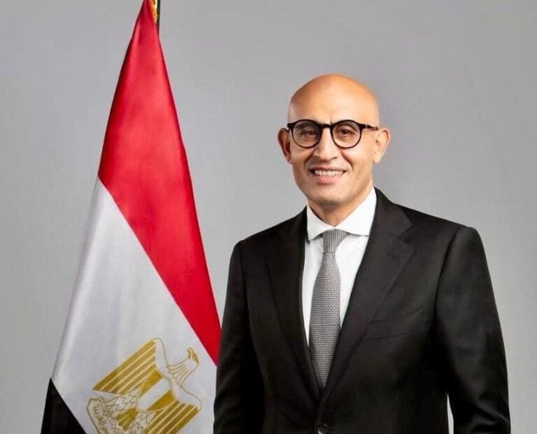 وزير التعليم يصدر قرارا بتشكيل لجنة لمد خدمة المعلمين 4 IMG 20250418 WA0018 دمياط وزير التعليم يصدر قرارا بتشكيل لجنة لمد خدمة المعلمين موقع في الجامعة