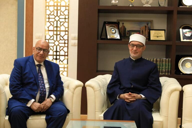 تستهدف طلاب المدارس والجامعات.. حملات توعوية مشتركة بين دار الإفتاء ومياه القاهرة الكبرى 12 IMG 20250420 WA0039 مفتي الجمهورية تستهدف طلاب المدارس والجامعات.. حملات توعوية مشتركة بين دار الإفتاء ومياه القاهرة الكبرى موقع في الجامعة
