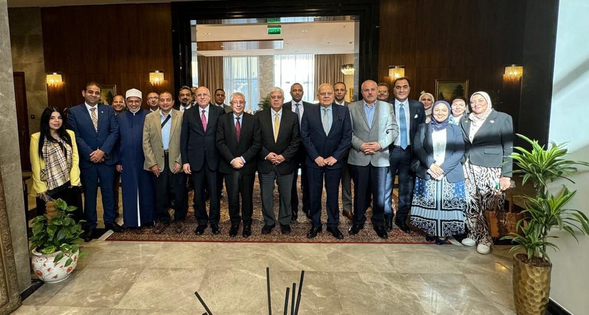 IMG 20250423 WA0014 كبار العلماء بحضور وزير التعليم العالي، رئيس جامعة الأزهر يزور السفارة المصرية في الكويت موقع في الجامعة