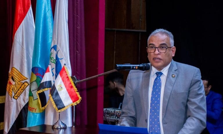 رئيس جامعة طنطا: عنوان مؤتمر التربية النوعية يعكس رؤية وطنية طموحة تحت قيادة الرئيس السيسي 18 IMG 20250423 WA0144 الذهب رئيس جامعة طنطا: عنوان مؤتمر التربية النوعية يعكس رؤية وطنية طموحة تحت قيادة الرئيس السيسي موقع في الجامعة