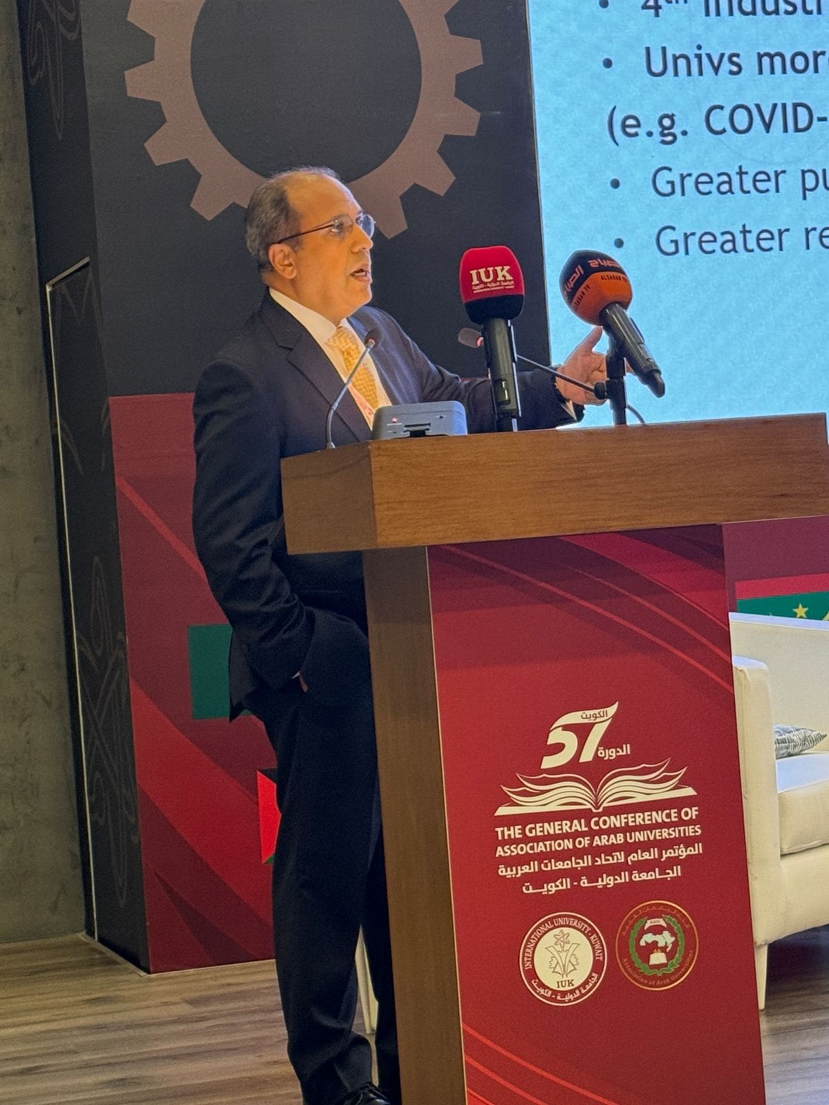 IMG 20250423 WA0160 الوادى الجديد رئيس الجامعة البريطانية في مصر يشارك في المؤتمر العام لاتحاد الجامعات العربية بالكويت موقع في الجامعة
